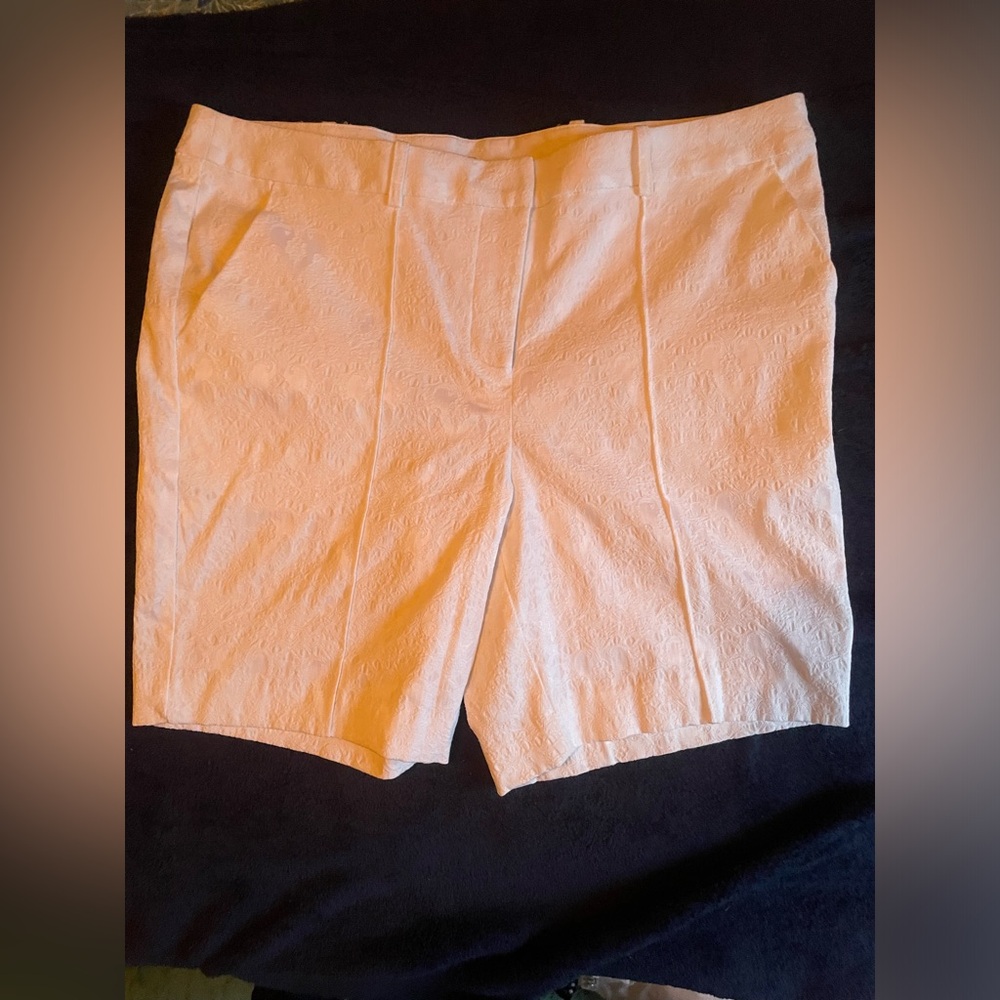 Worthington Petites Size 12P White Lace Style Shorts